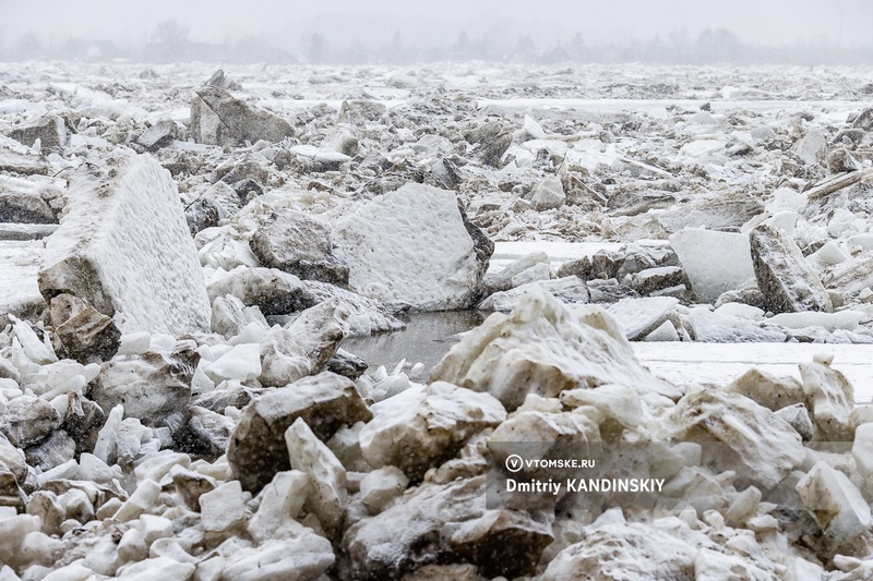 Ледоход на Оби остановился около села Нарым Томской области