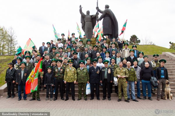 Пограничники отметили свой праздник шествием, возложением цветов и концертом (фото)