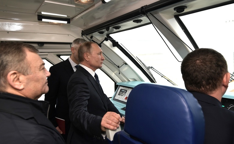 Путин открыл ж/д движение по Крымскому мосту