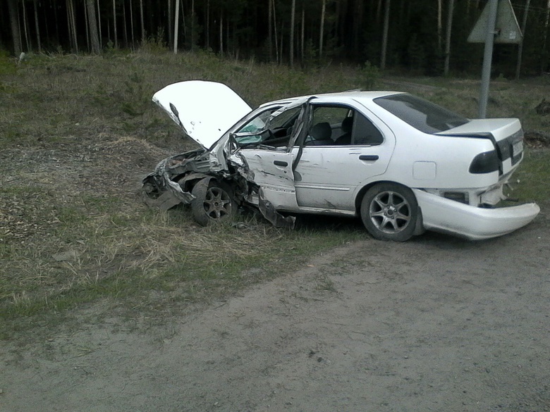 Водитель Nissan устроил тройное ДТП под Томском и сбежал с места аварии