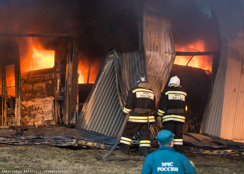 УМВД возбудило уголовное дело по факту пожара в томском гараже, где сгорели автобусы