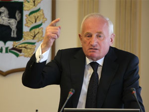 Губернатор заявил, что необходимо преодолевать пропасть между чиновниками и народом
