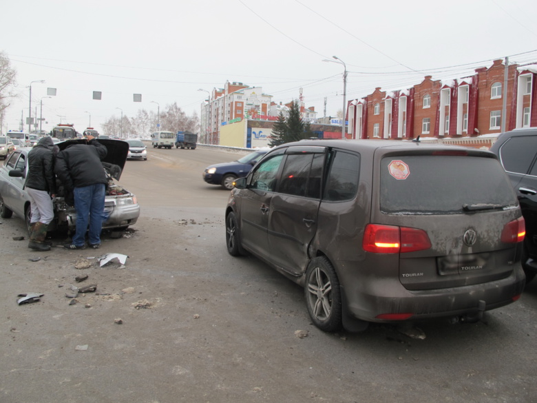 Ребенок пострадал при столкновении автомобилей на перекрестке