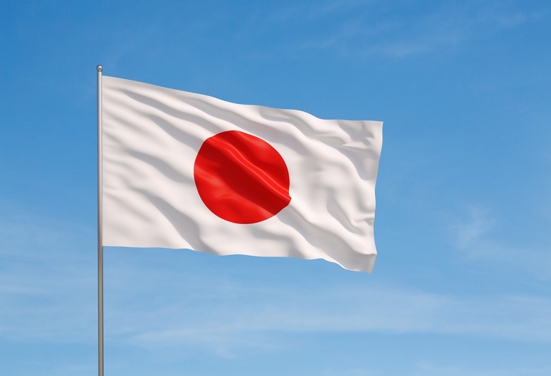 Министр экономики Японии покинул пост из-за подкупа избирателей дынями