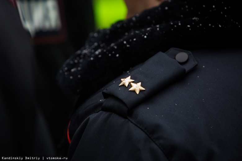 В Томске арестовали лжеполицейского, который похитил у мужчины 1,8 млн рублей