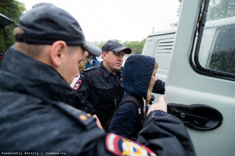 Главу томского штаба Навального после митинга оставили ночевать в РОВД