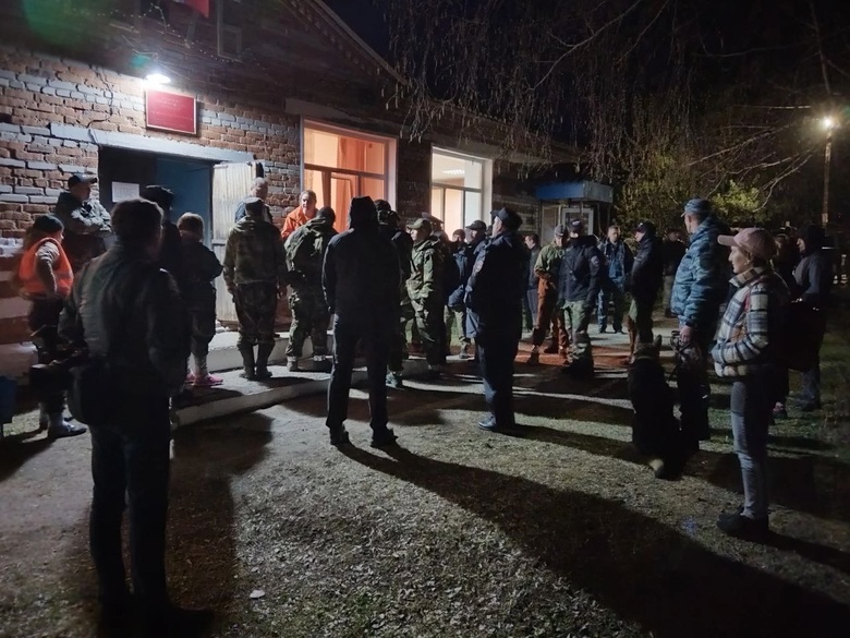 Две маленькие девочки пропали в кузбасском поселке вблизи Томской области