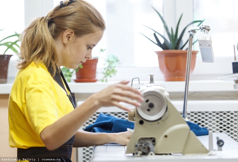 Инвалидов Томска на бесплатных курсах обучат швейному мастерству