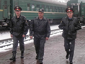 Сотрудники транспортной милиции задержали подростков, которые развели костер прямо на рельсах