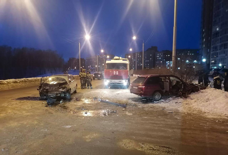 Три авто столкнулись на ул.Герасименко в Томске. Два человека попали в больницу