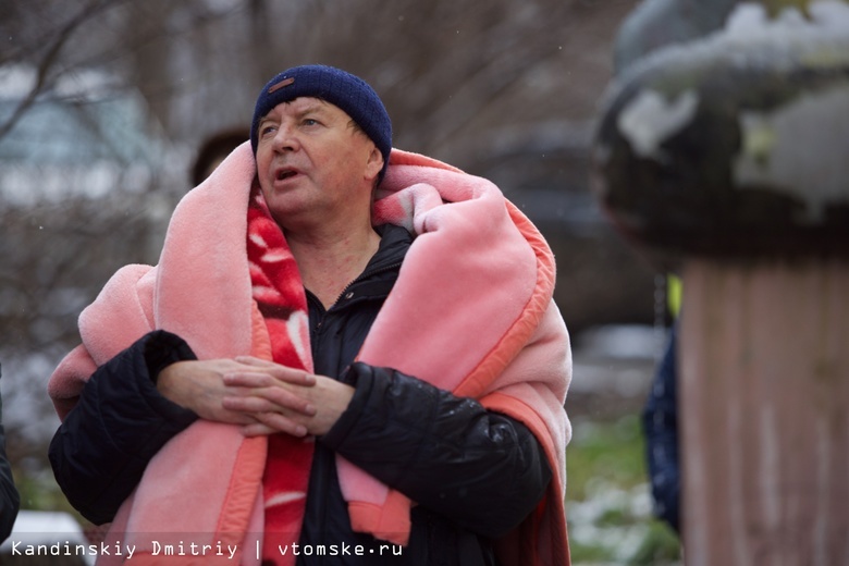 Пункт эвакуации развернули для жильцов горящего дома в Томске