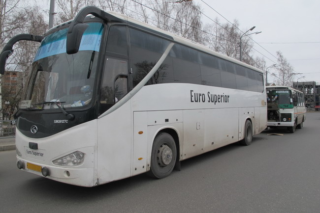 Беременная женщина пострадала в результате столкновения двух автобусов