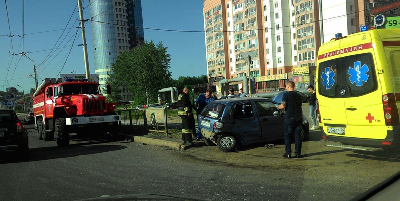 Три иномарки столкнулись на Комсомольском в Томске