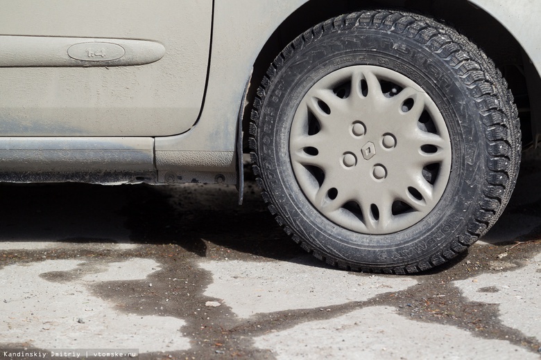 Томским автомобилистам рекомендуют сменить летнюю резину на зимнюю