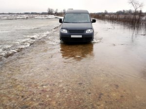 В районах области сохраняются сезонные переливы дорог