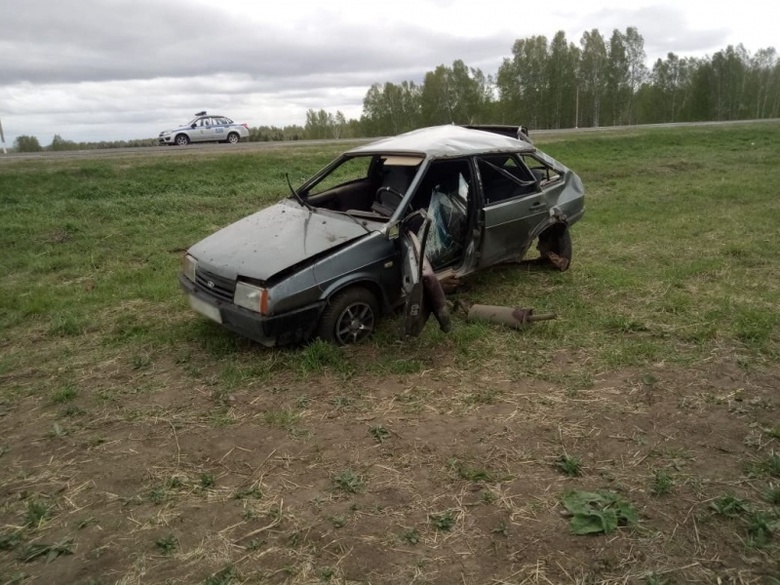 «Девятка» съехала в кювет на трассе в Томской области, пострадал пассажир