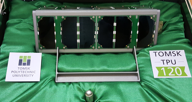 ТПУ подарил Музею космонавтики напечатанный на 3D-принтере наноспутник