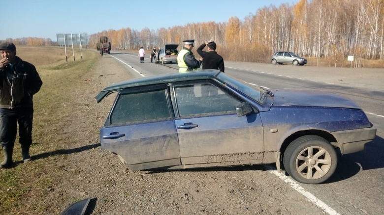 ВАЗ разорвало на две части в ДТП на трассе Томск — Мариинск
