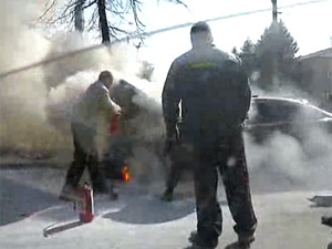 На проспекте Комсомольском сегодня утром загорелся «Мерседес»