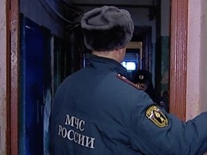 В воскресенье пожарные спасли из горящего дома троих человек