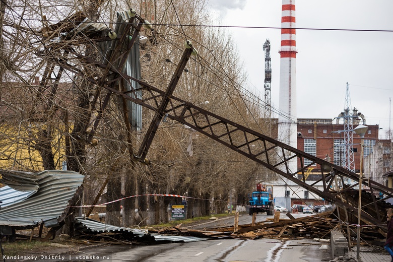 Энергетики Томска планируют восстановить снесенную крышей опору ЛЭП