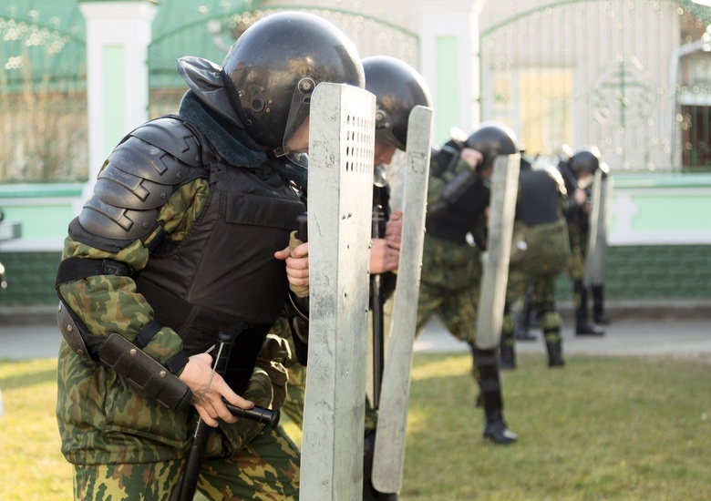 В Белоруссии прошла вторая ночь протестов. Погиб один человек