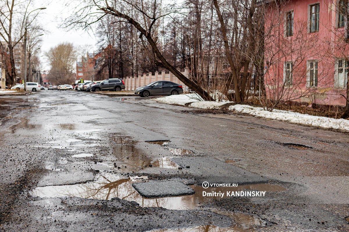 На танке только можно выехать»: что происходит с дорогами в Томске |  04.04.2024 | Томск - БезФормата