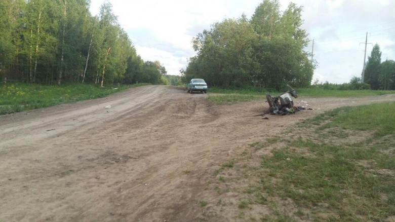 «Урал» опрокинулся на дороге под Томском, трое в больнице