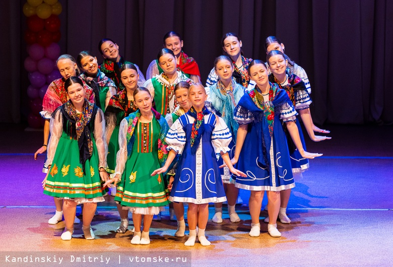 «Солнечная фиеста»: команды детских лагерей провели концерт с песнями и танцами в Томске