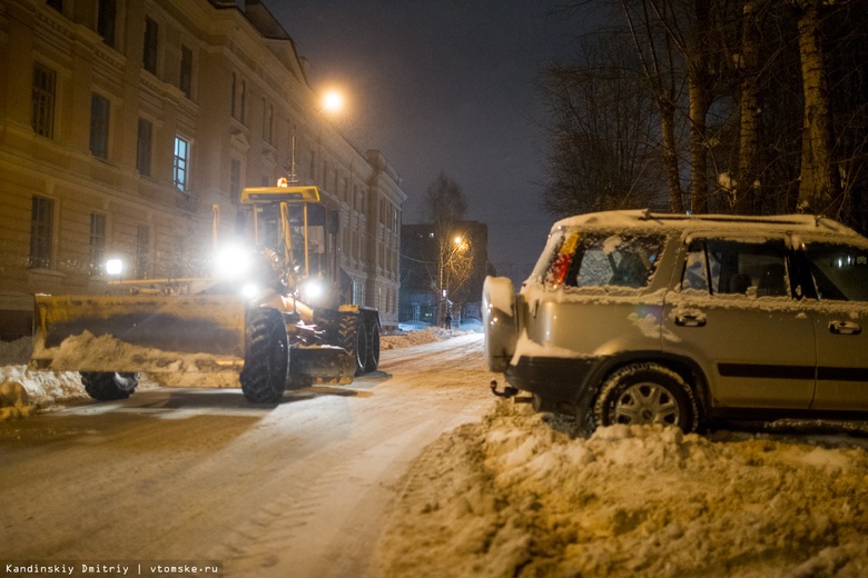 Пьяный водитель трактора чистил снег на улицах Томска