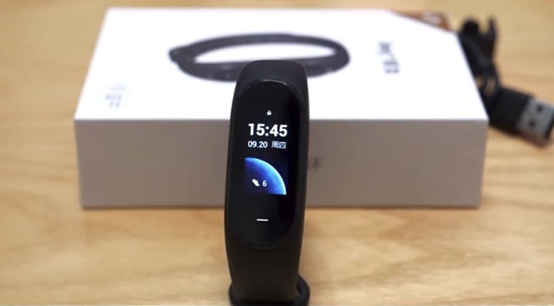 В сети появились первые фото Mi Band 4