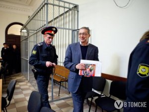 Приставы конфисковали у экс-мэра Макарова более 33 миллионов рублей и 319 тысяч долларов