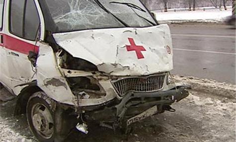 Машина «скорой» попала в дорожную аварию