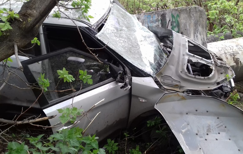 Hyundai слетел с дороги в Томске, водитель погиб