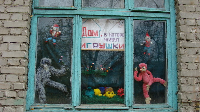 В полдень томские куклы выглянули из окон (фото)