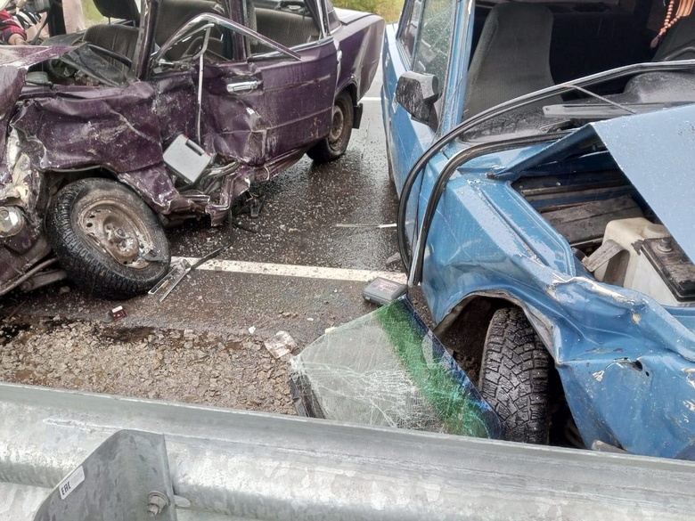 Один человек погиб и один пострадал при столкновении двух ВАЗов в Томской области