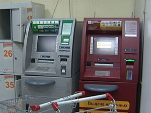 Злоумышленники попытались украсть банкомат из магазина на Мокрушина