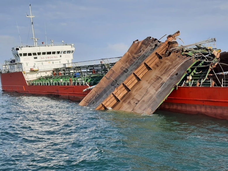 «Шансов нет»: спасатели завершили поиски трех пропавших моряков в Азовском море