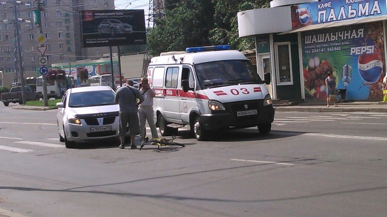 На Красноармейской автомобиль сбил десятилетнего велосипедиста