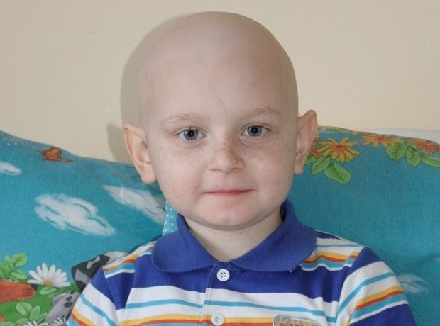 Томичей просят помочь с покупкой лекарств для больного раком мальчика