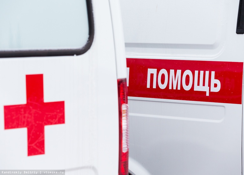 Nissan сбил девушку на пешеходном переходе в Томске