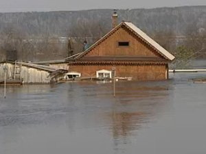 Апрель: оппозиция — на приколе, деревни — поплыли