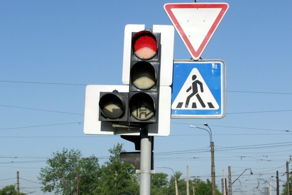 Светофоры на Комсомольском починят завтра к обеду