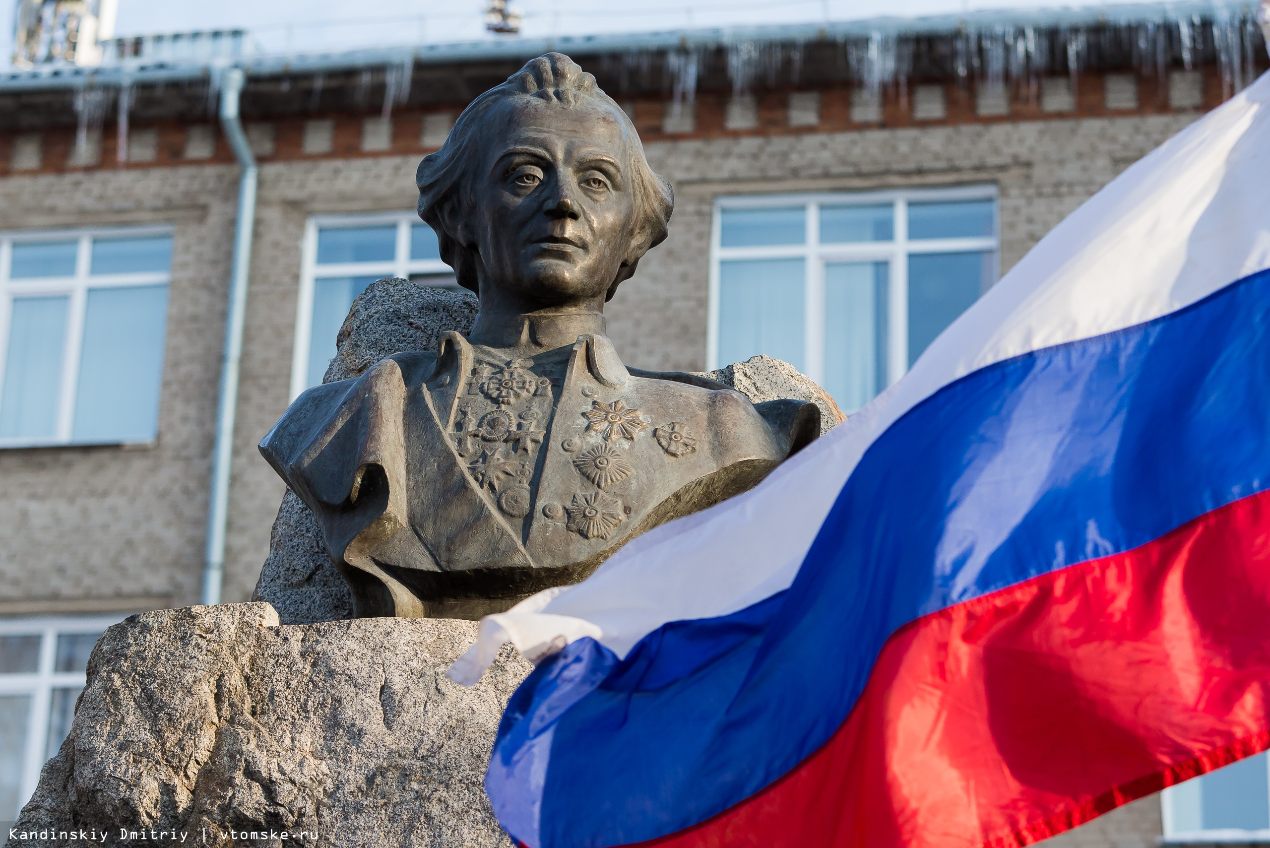 памятник суворову в москве на суворовской площади