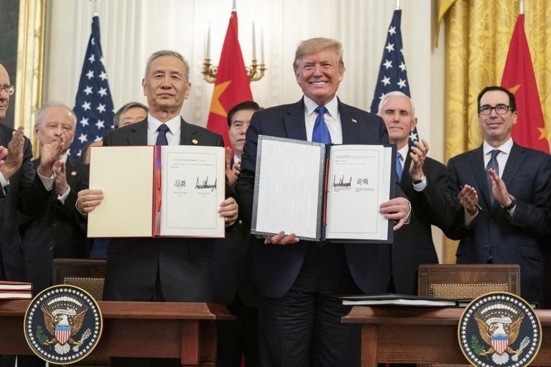 США и Китай подписали первый пакет документов по торговому соглашению