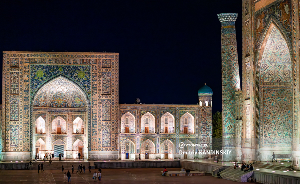 Площадь Регистан ночью