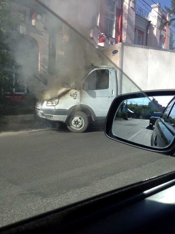 На Герцена во время движения загорелась «Газель»