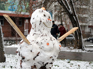 Первые снеговики в Томске, перекресток ул. Белинского и ул. Герцена