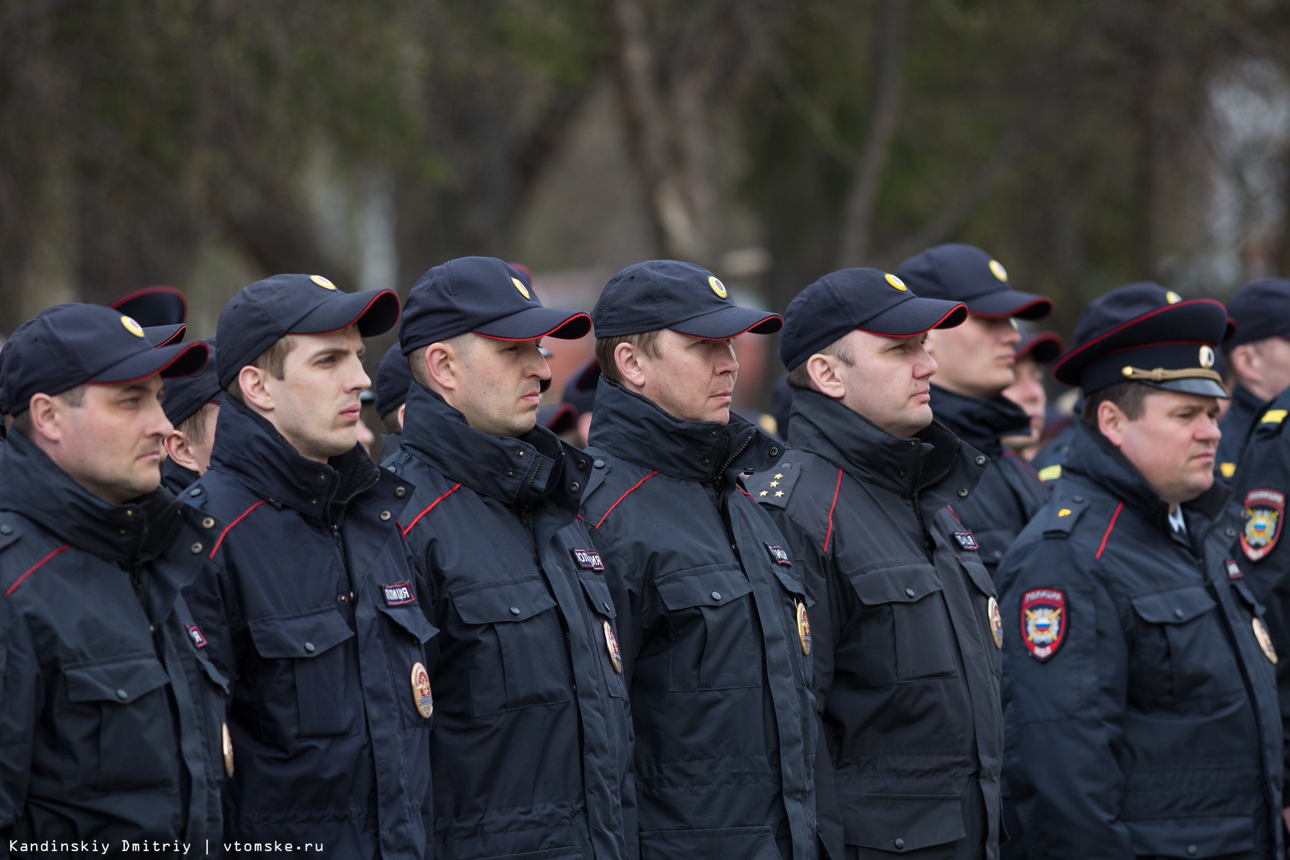 Полиция томская область. Томская полиция. Полицейские Томска. Участковый зима. Сотрудник полиции Томск.