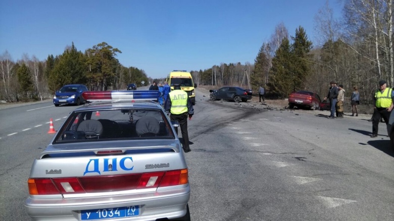 Водитель ВАЗа погиб при столкновении трех авто на трассе Томск — Новосибирск